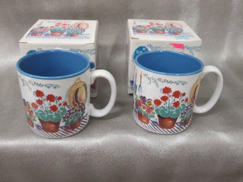 lot 271 image: Gift ceramic mugs, lot of 2...