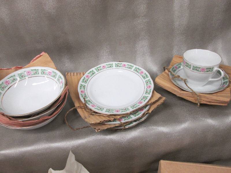 lot 275 image: China 3 cups, saucers, cereal bowl...