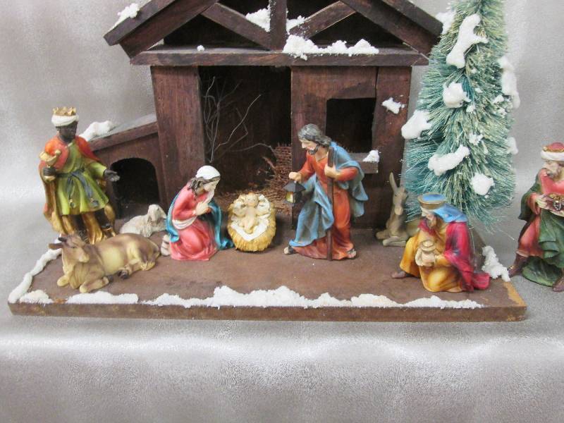 lot 277 image: Nativity set with stable, beautiful...