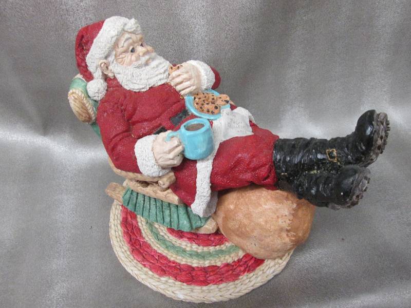 lot 282 image: Relaxing Santa plaster figurine 8 ...