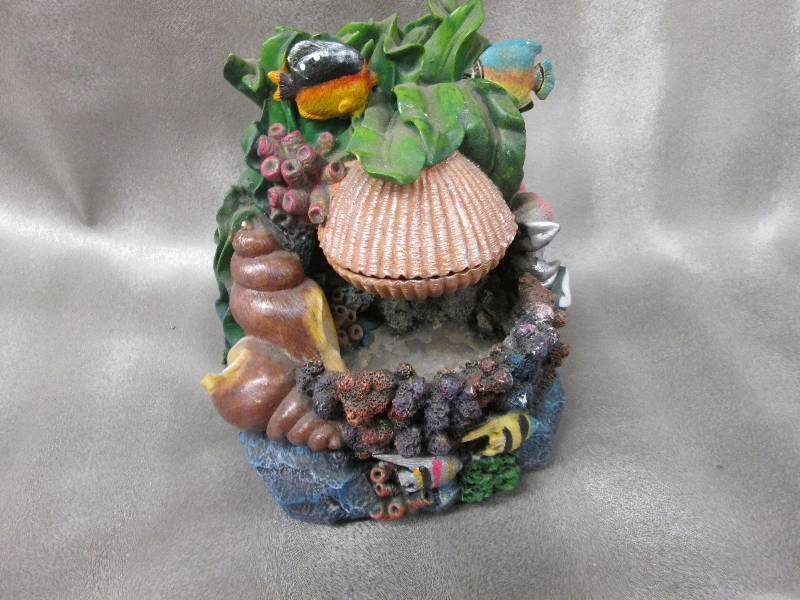 lot 285 image: Clam with pearl fountain, no power ...