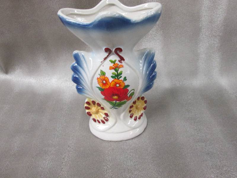 lot 287 image: Ceramic vase with flower design, 7 ...