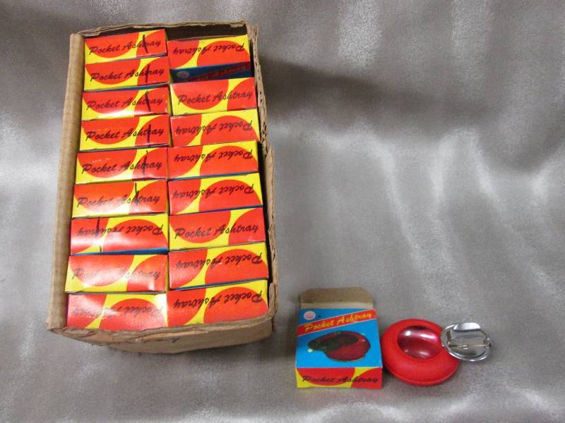 lot 289 image: Lot of 18 pocket ashtrays...