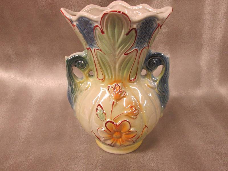 lot 291 image: Ceramic vase with flower design, 9 ...
