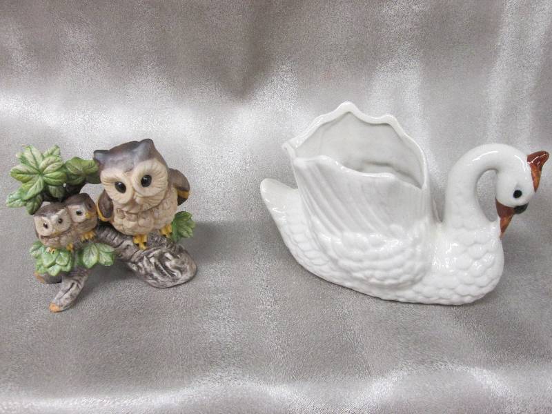 lot 293 image: Owl family Figurine, Ceramic swan p...