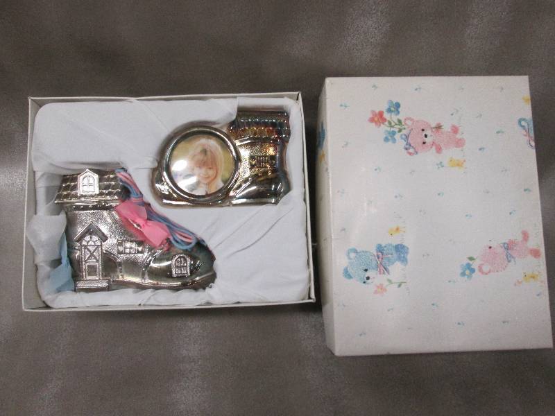 lot 297 image: Baby Gift Shoe bank and photo fram...