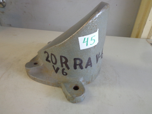 lot 45 image: 20 RRA  V6       100 Series Pitch Block