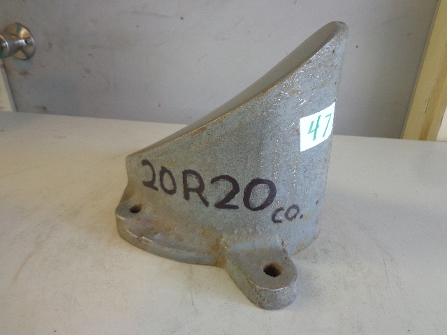 lot 47 image: 20 R20  co.   100 Series Pitch Block