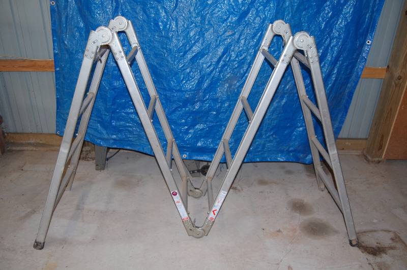 lot 9 image: Folding Ladder