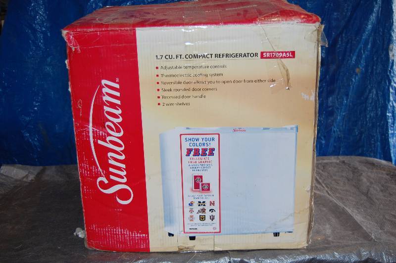 lot 49 image: Mini Fridge
