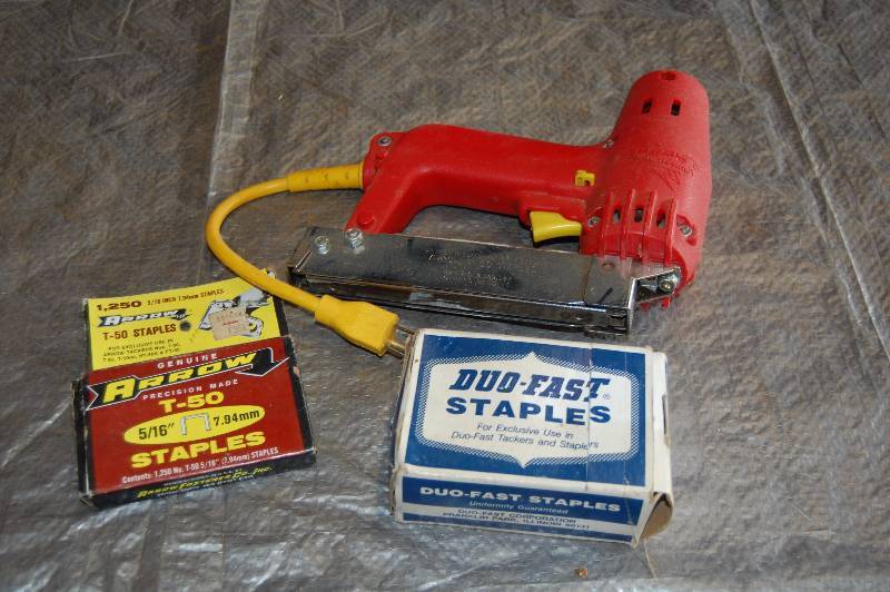 lot 52 image: Electric Staple Gun