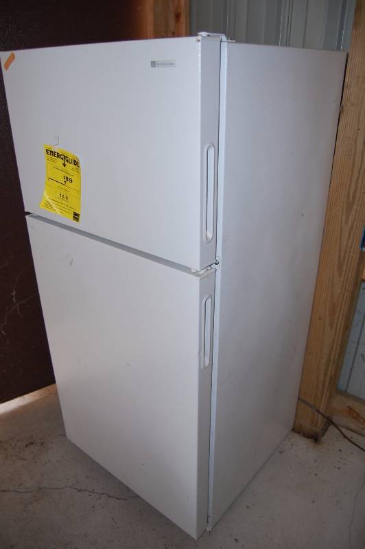 lot 59 image: Refrigerator (Used)