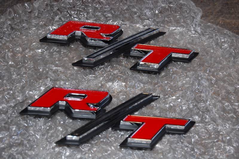 lot 140 image: Dodge Metal RT Emblem