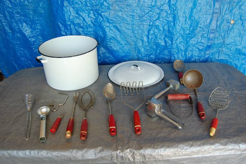 lot 171 image: Vintage Kitchenware