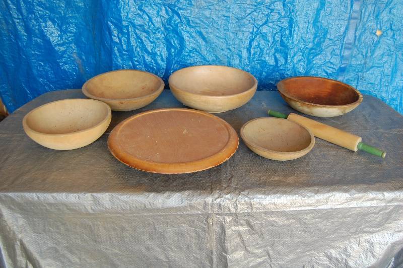 lot 175 image: Wooden Kitchen Bowls