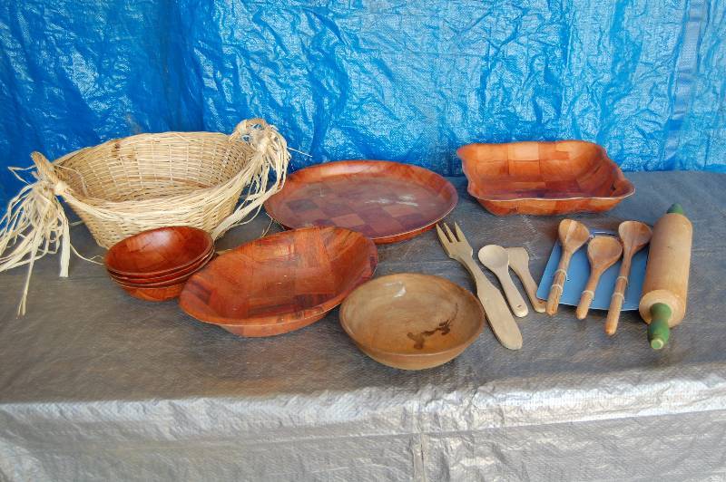 lot 176 image: Wooden Kitchenwares