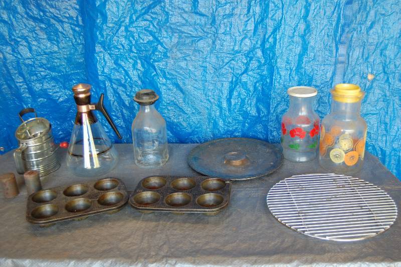lot 180 image: Vintage Kitchenware