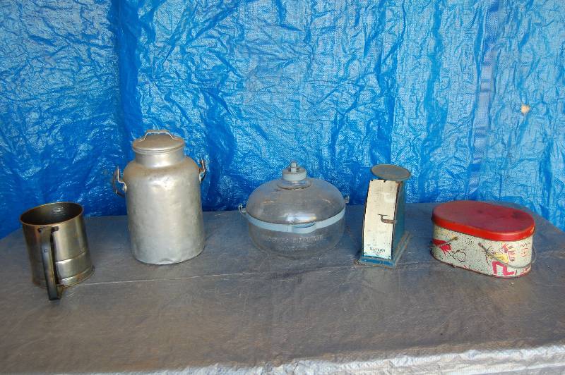 lot 190 image: Vintage Housewares