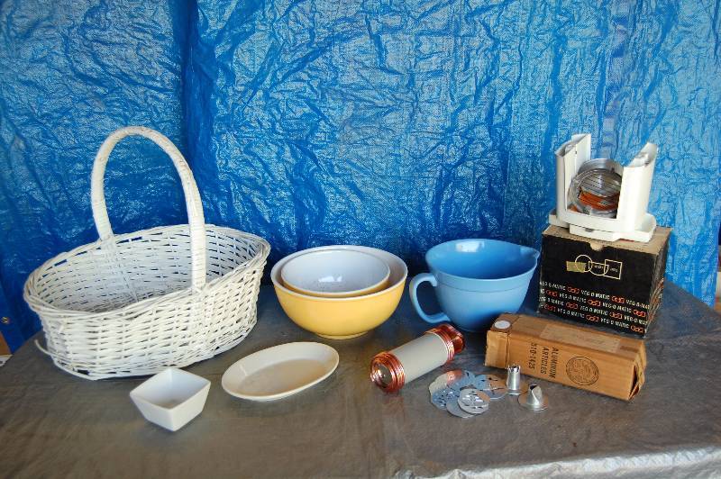 lot 205 image: Kitchenware