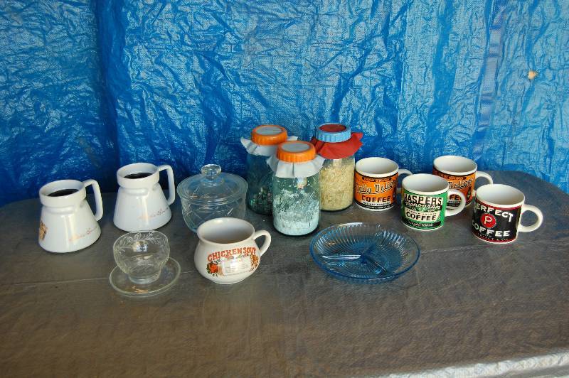 lot 208 image: Kitchenware
