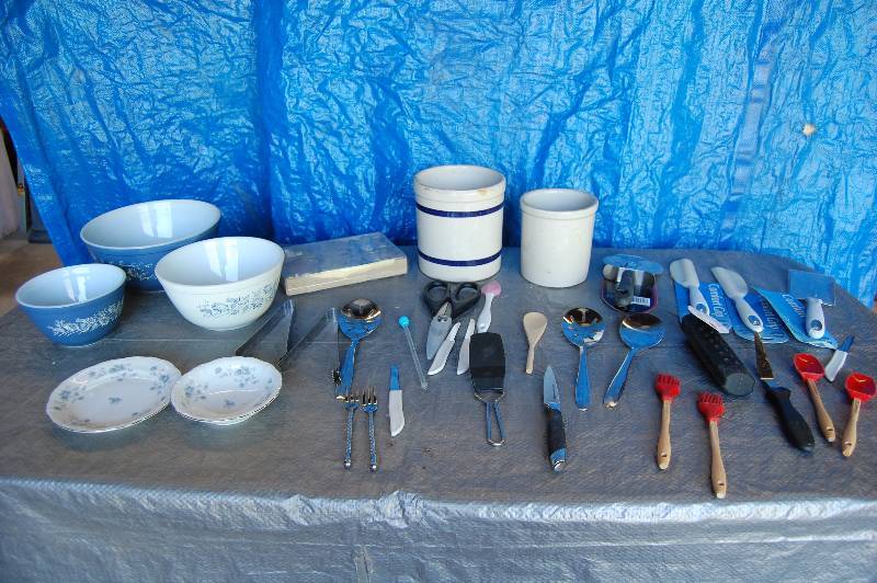 lot 210 image: Kitchenware