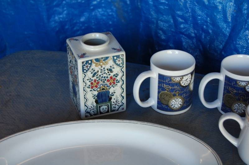 lot 211 image: Kitchenware