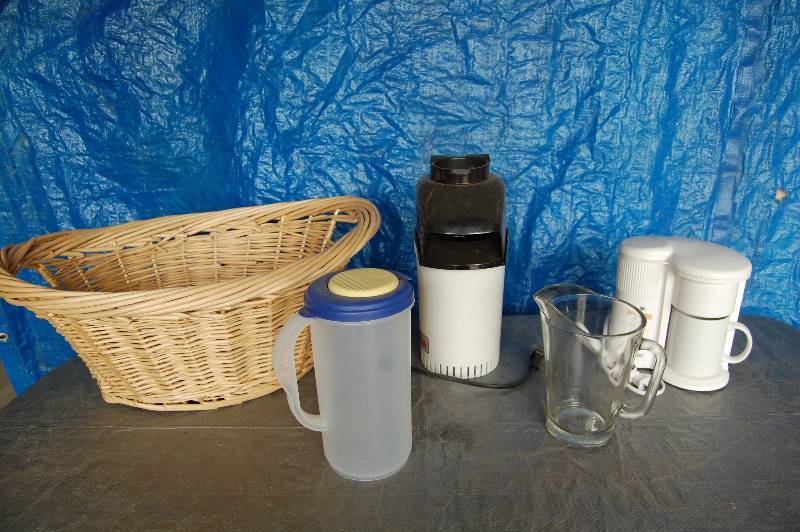 lot 214 image: Kitchenwares