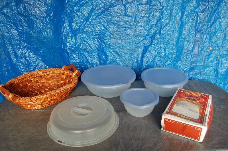 lot 215 image: Kitchenwares