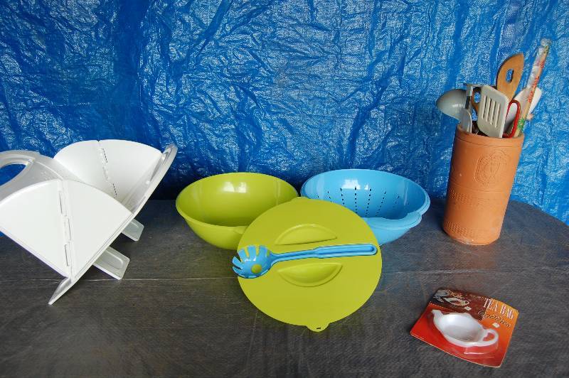 lot 216 image: Kitchenwares