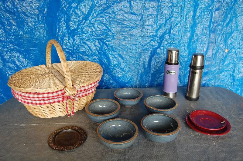 lot 219 image: Picnic Set
