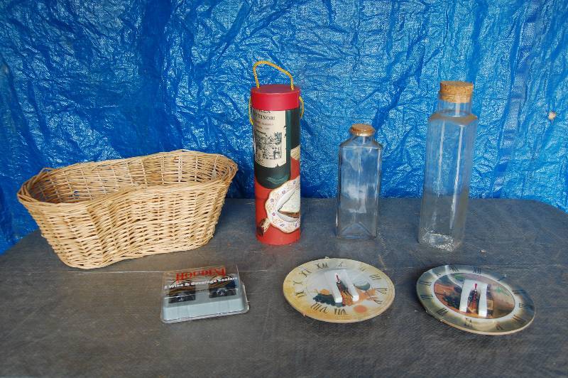 lot 222 image: Wine Theme Kitchenware