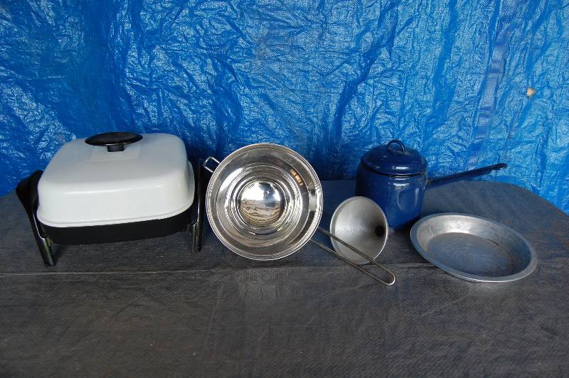 lot 233 image: Kitchenware