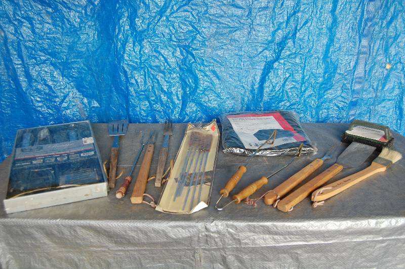 lot 238 image: Grilling Set