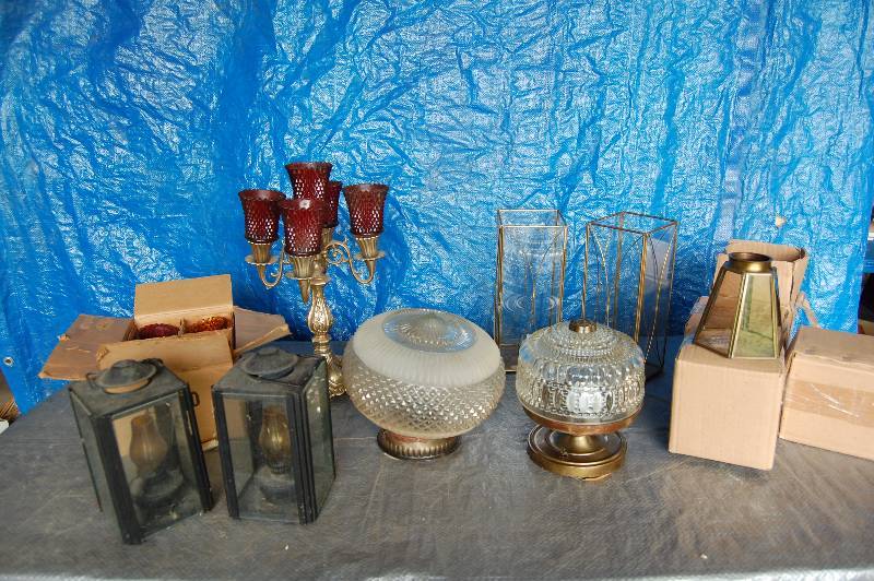 lot 246 image: Assorted Lighting