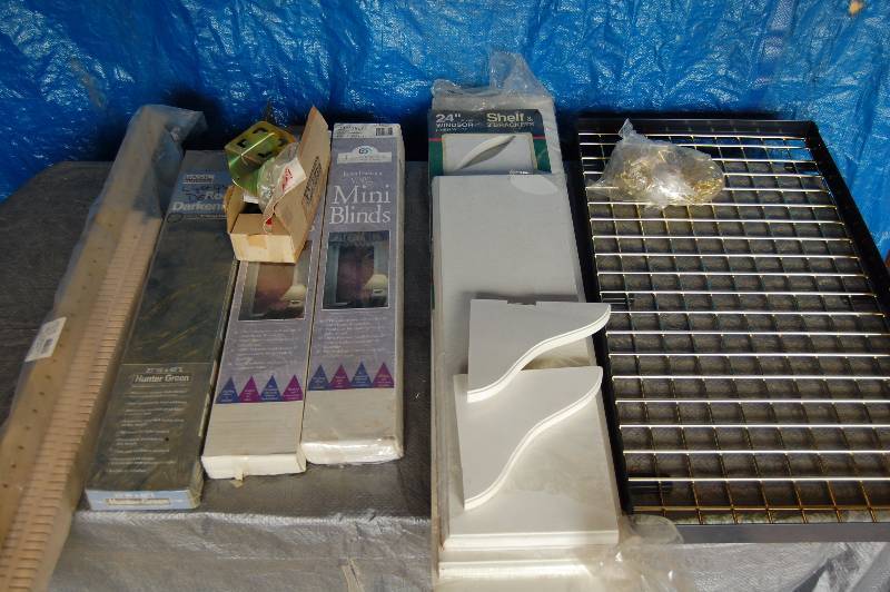 lot 250 image: Shelves and Blinds