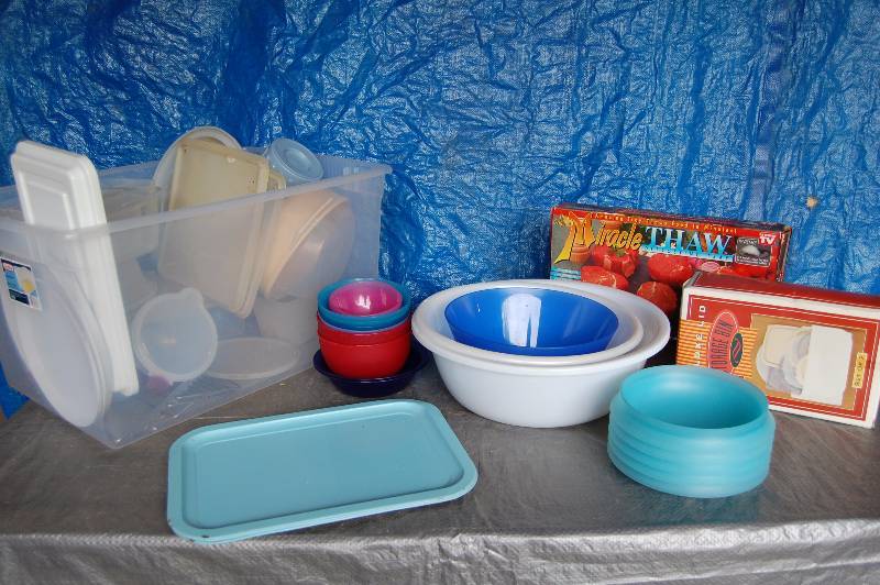 lot 251 image: Storage Containers