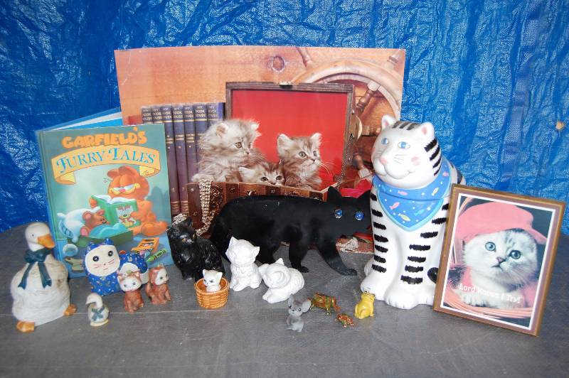 lot 256 image: Furry Friends Set