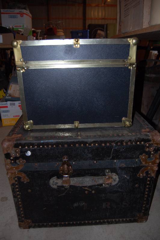 lot 262 image: Trunks