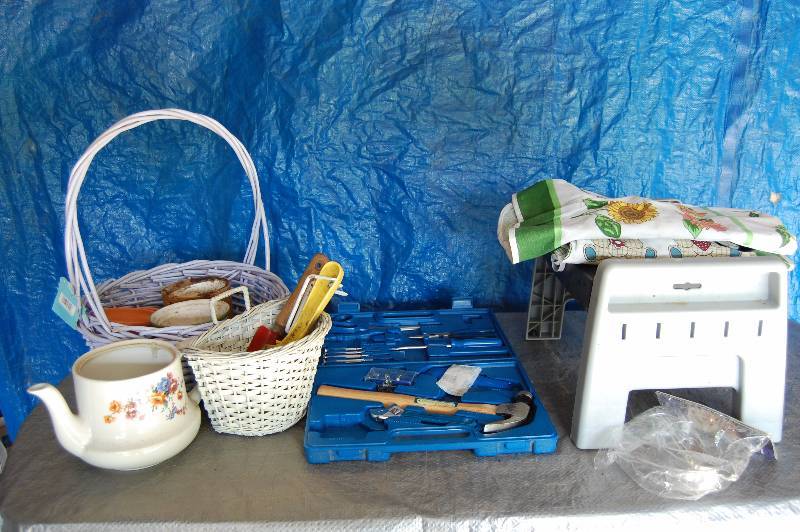 lot 278 image: Gardening Set and Womens Tool Set