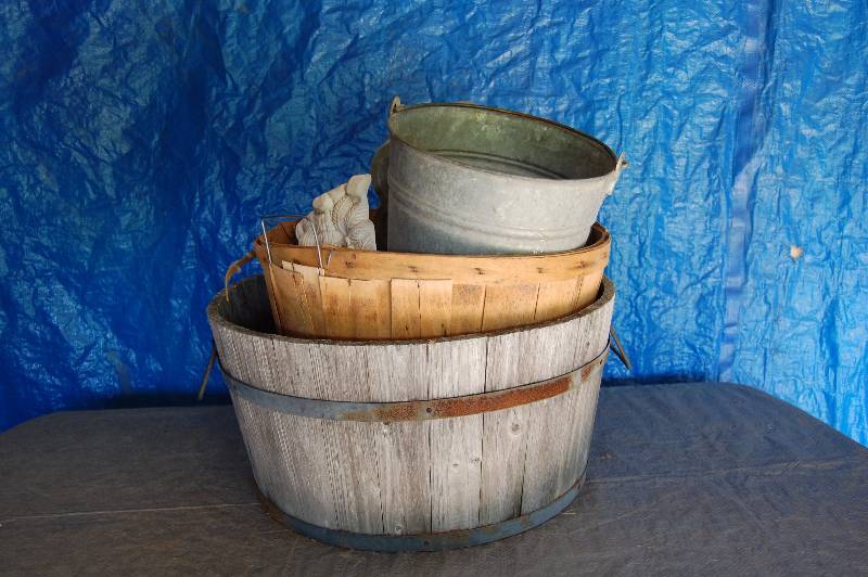 lot 287 image: Baskets and Bucket