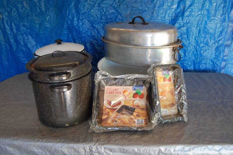 lot 290 image: Enamelware and Roaster