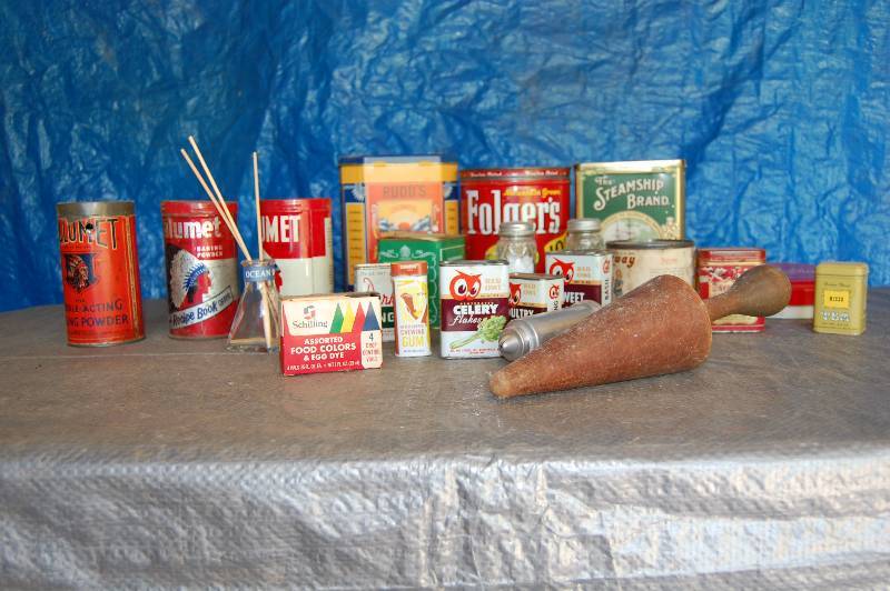 lot 291 image: Tins