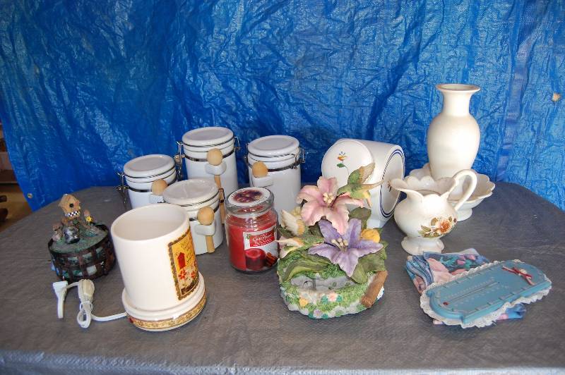 lot 296 image: Kitchen and Household