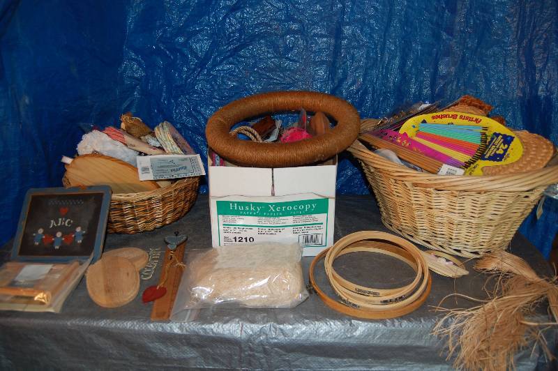 lot 316 image: Crafting Supplies
