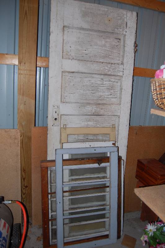 lot 322 image: Vintage WindowsDoor