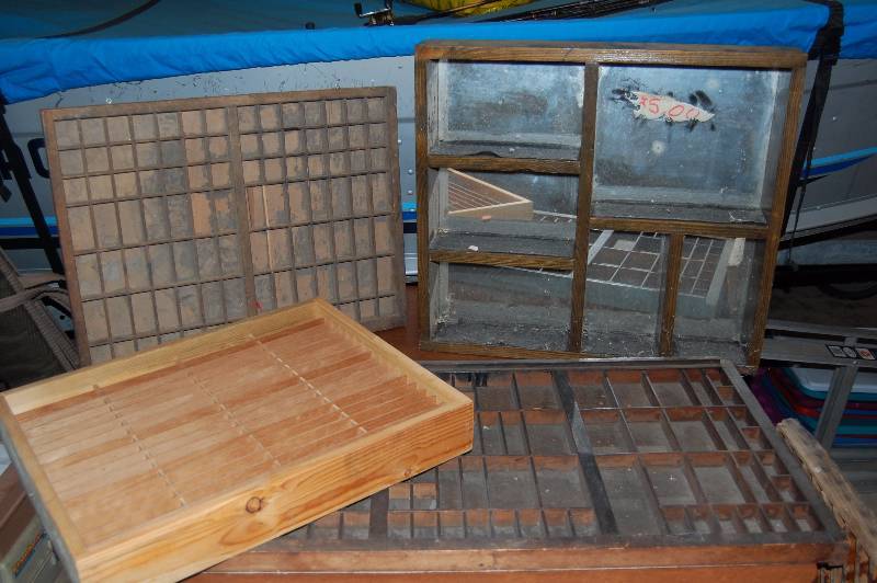 lot 330 image: Wooden Display Boxes