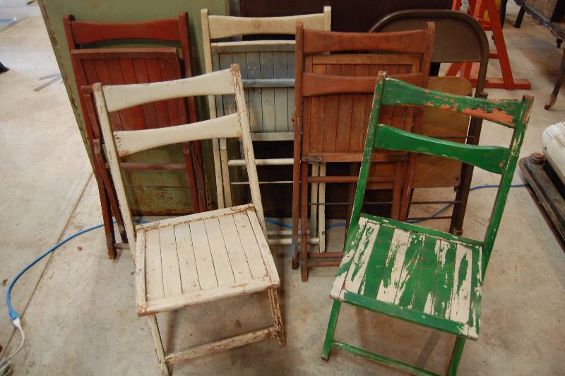 lot 337 image: Vintage Folding Lawn Chairs