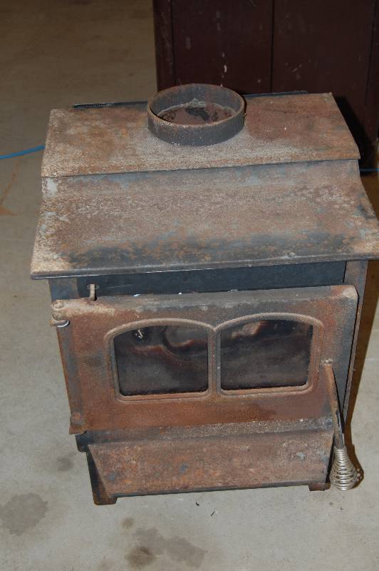 lot 352 image: Cast Iron Wood Burning Stove