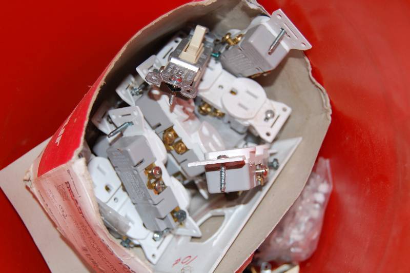 lot 363 image: Misc Electrical