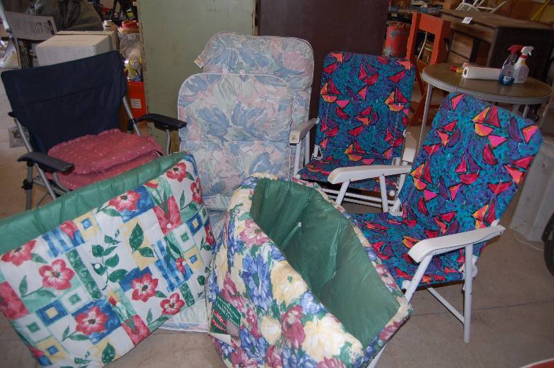 lot 368 image: Lawn Chairs